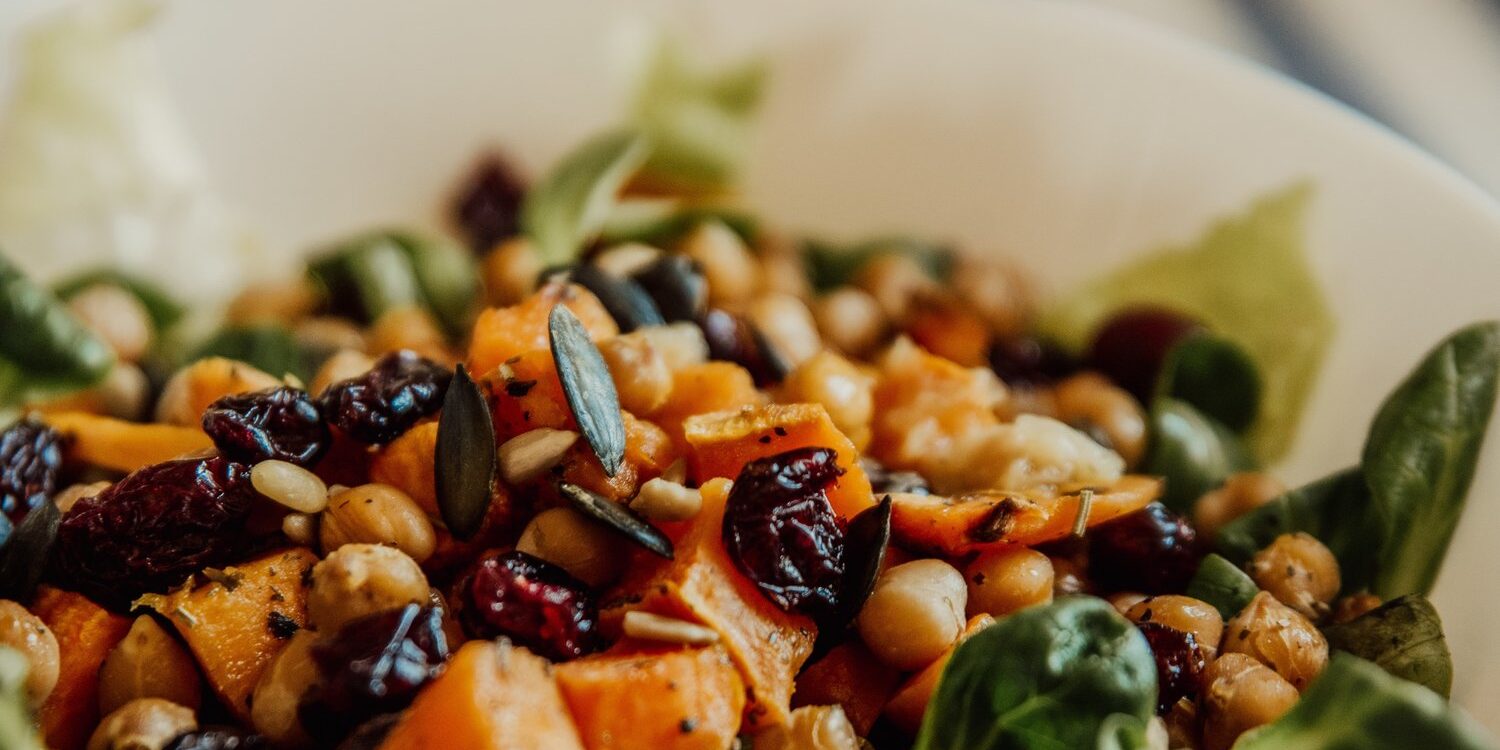 Colorful Baby Spinach Salad with Chickpeas and Roasted Sweet Potatoes: A Healthy and Nourishing Meal 96 Colorful Baby Spinach Salad with Chickpeas and Roasted Sweet Potatoes: A Healthy and Nourishing Meal 6 BabySpinachSaladwithChickpeasandRoastedSweetPotatoes