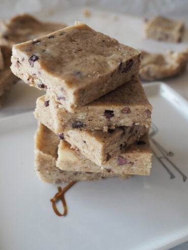 Indulge Your Sweet Tooth with Raw Chocolate Chip Cookie Bites 4 RawChocolateChipCookieBitesformat1000w
